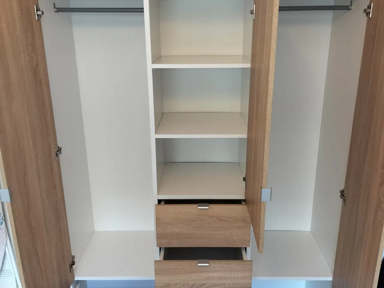 Billede 2 - Stort klædeskab