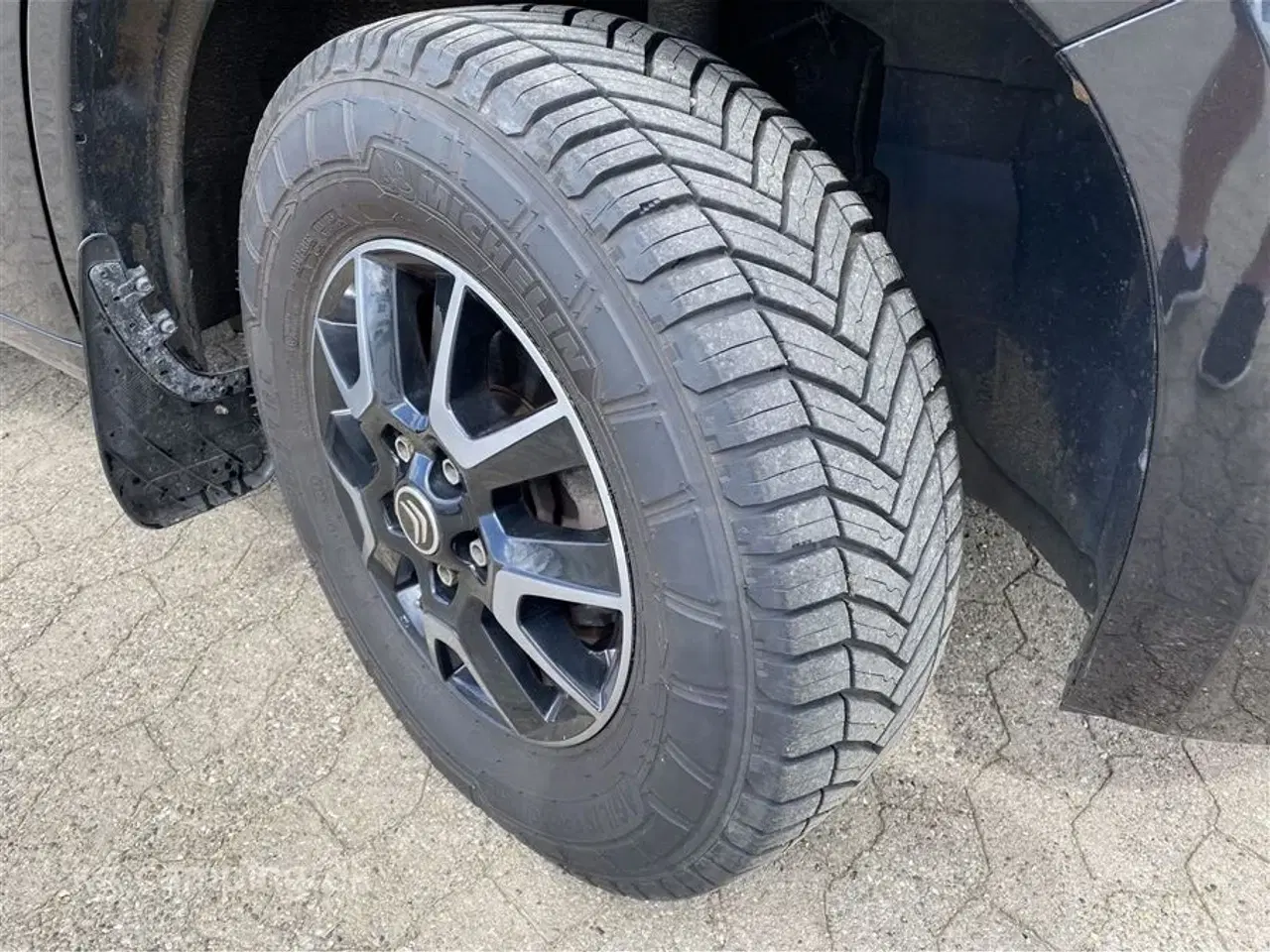 Billede 8 - 2022 - Carado V337 "15 Edition"   Ekstrem velholdt autocamper