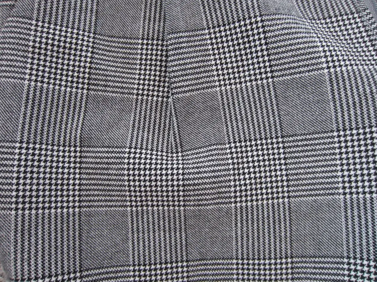 Billede 4 - Flotte bukser i str. M fra Vero Moda