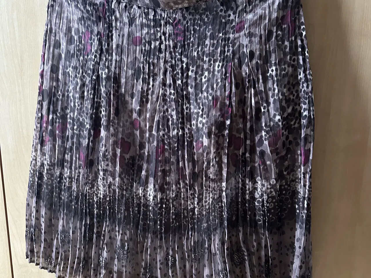 Billede 1 - Fin nederdel 