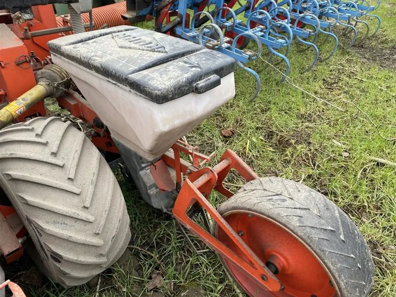 Billede 5 - Kuhn Planter 2 8 rækket. Velholdt maskine