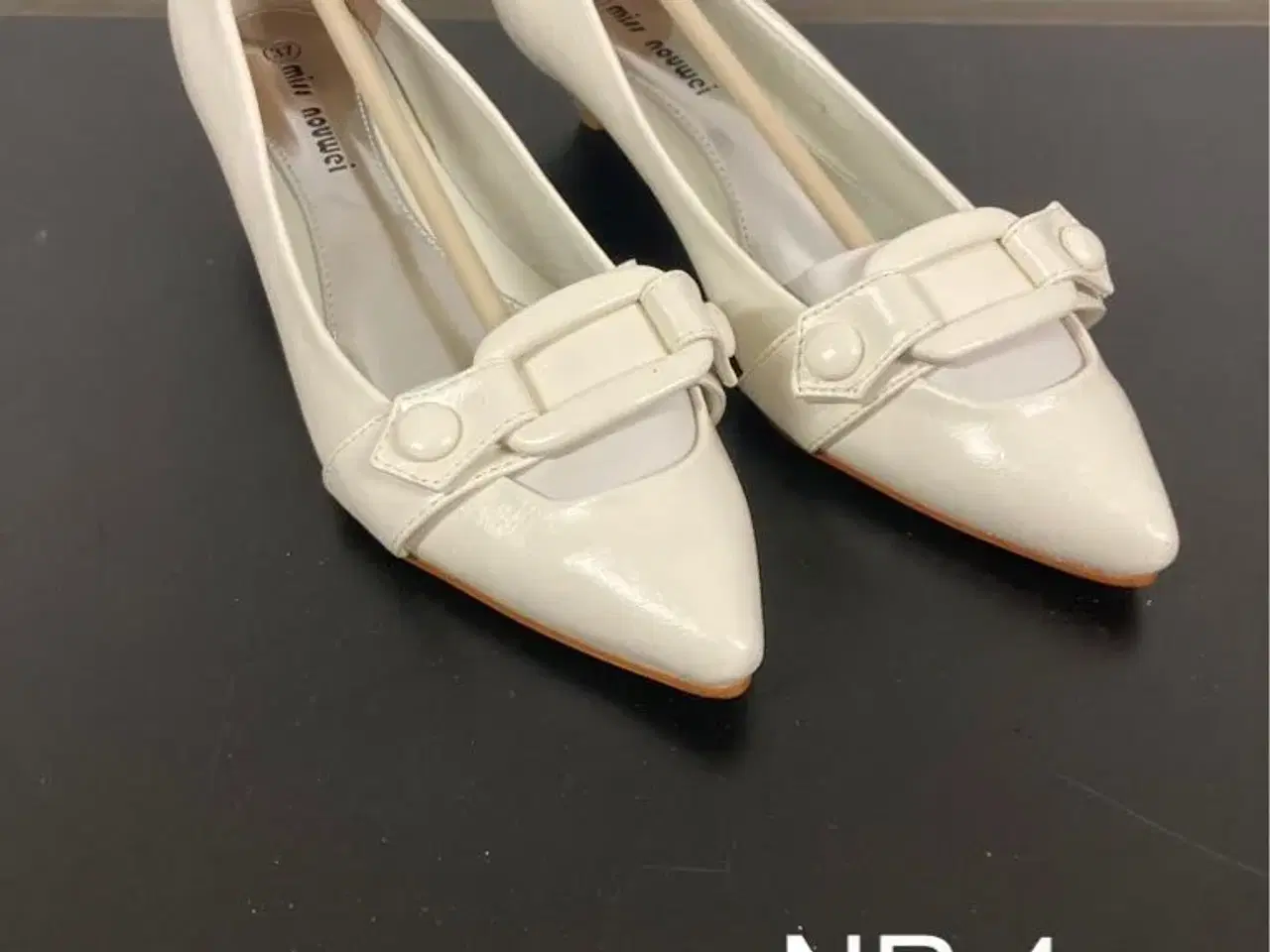 Billede 2 - Nye fine hvide dame sko