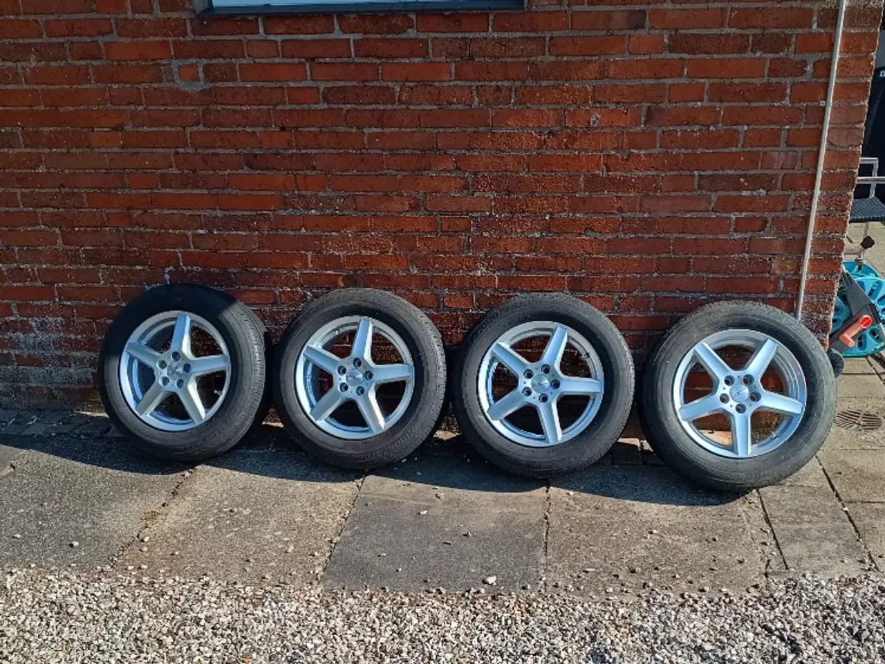 Billede 1 - Flotte alufælge med dæk