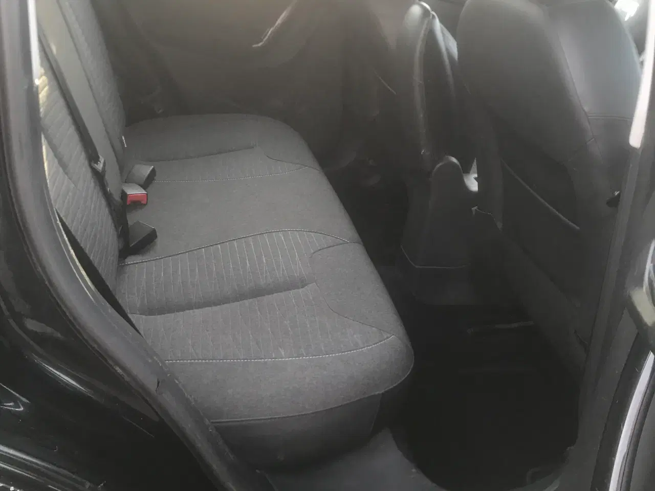 Billede 12 - Citroen c3 fra 2015 1,6 4-dørs M. Bagklap Halvårli