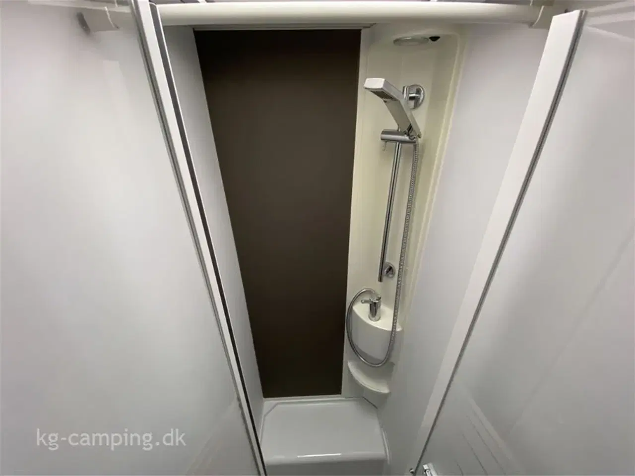 Billede 6 - 2022 - Adria Coral XL Plus A670 SL   Adria Coral PLUS 670 SL XL med Alkove - automatgear.