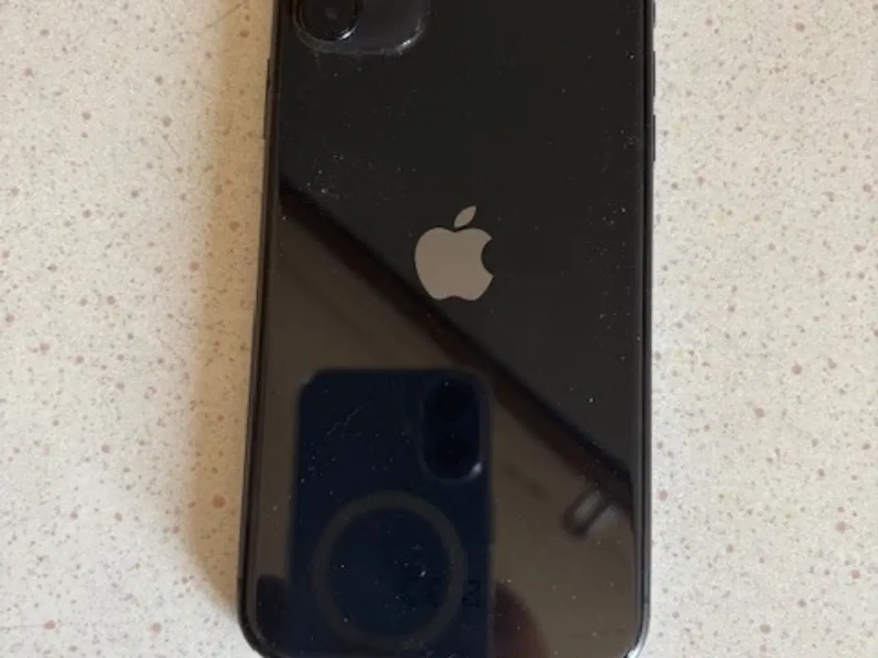 Billede 2 - Iphone 11 sort 64 gb