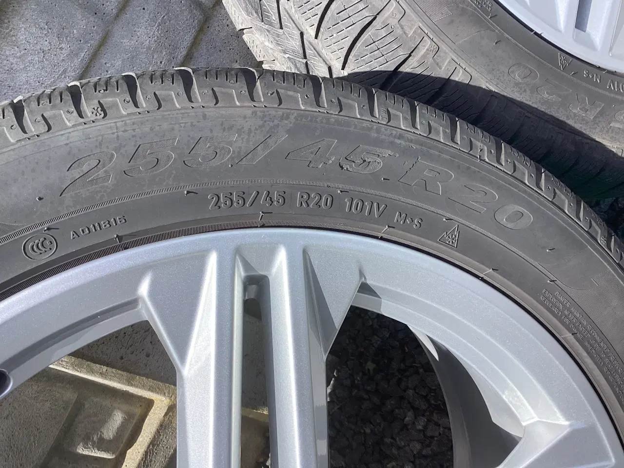 Billede 2 - Vinterdæk original Audi20 tommer 3 mm tilbage  