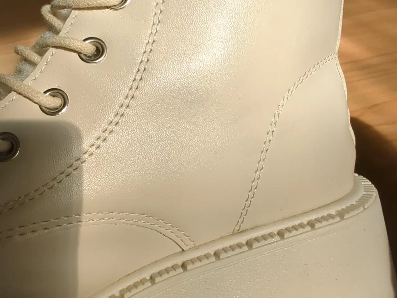 Billede 5 - Støvler i hvid kunstlæder