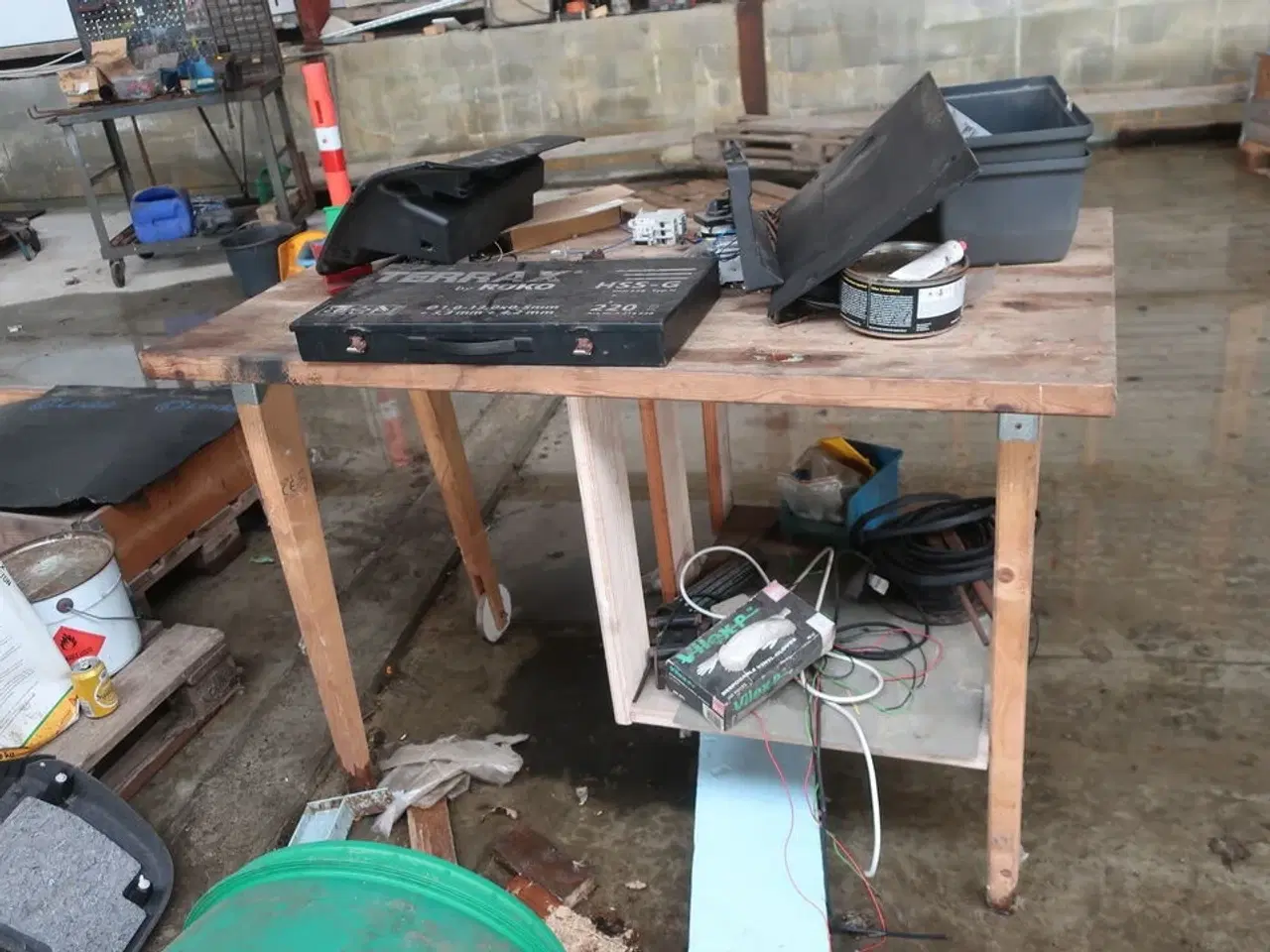 Billede 25 - Div. Dunke, haveredskaber, løftestroppe, arbejdsborde, værktøj m.m.