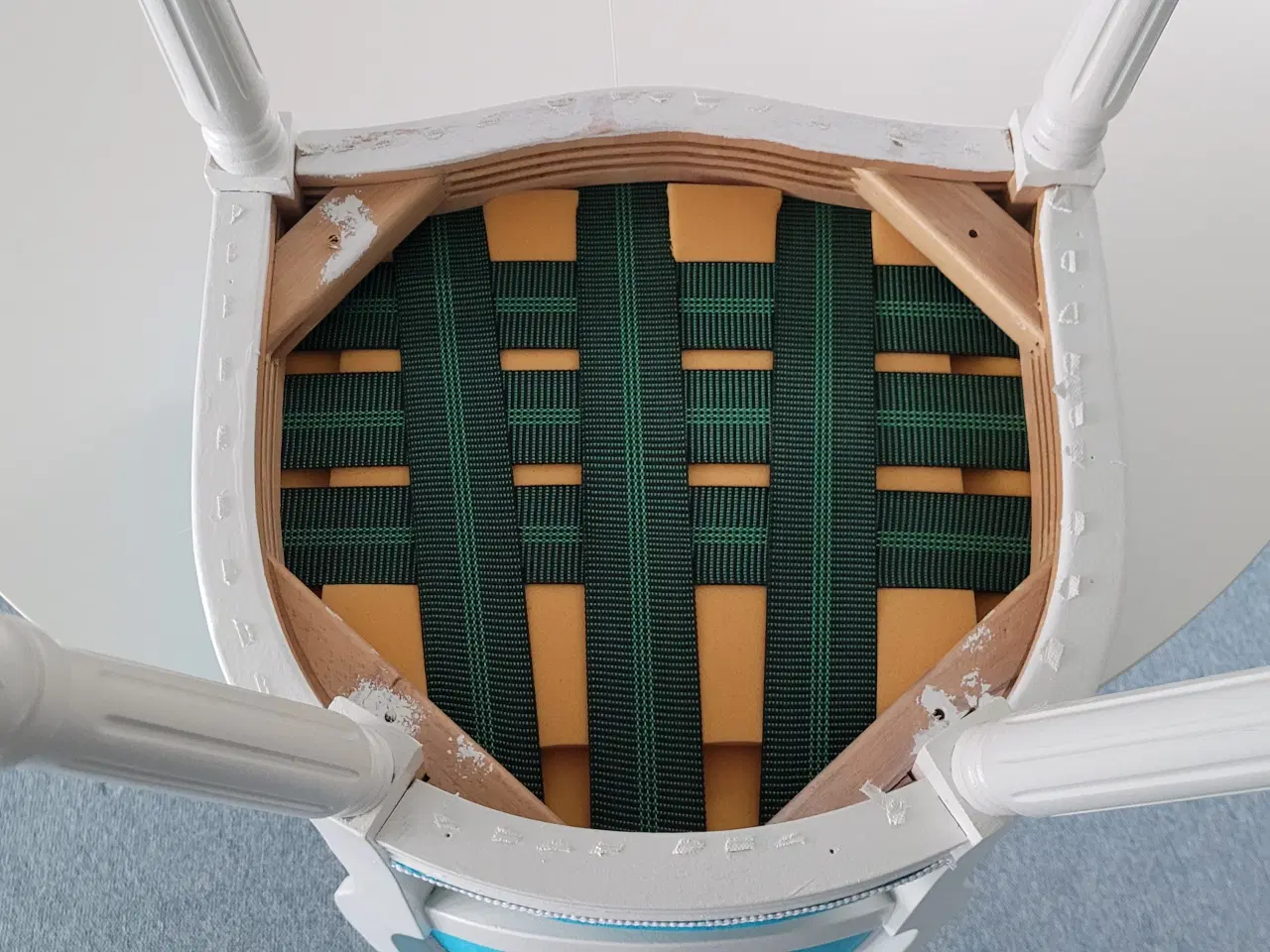 Billede 6 - Nyombetrukne hvide spisebordstole fra ILVA