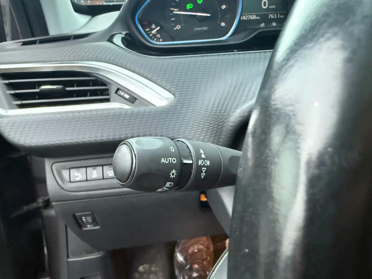 Billede 12 - Peugeot 2008 1,6 BlueHDi 100 Allure Sky