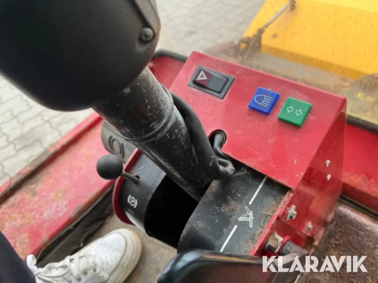 Billede 12 - Redskabsbærer Toro Groundmaster 3280D med kost og saltspreder