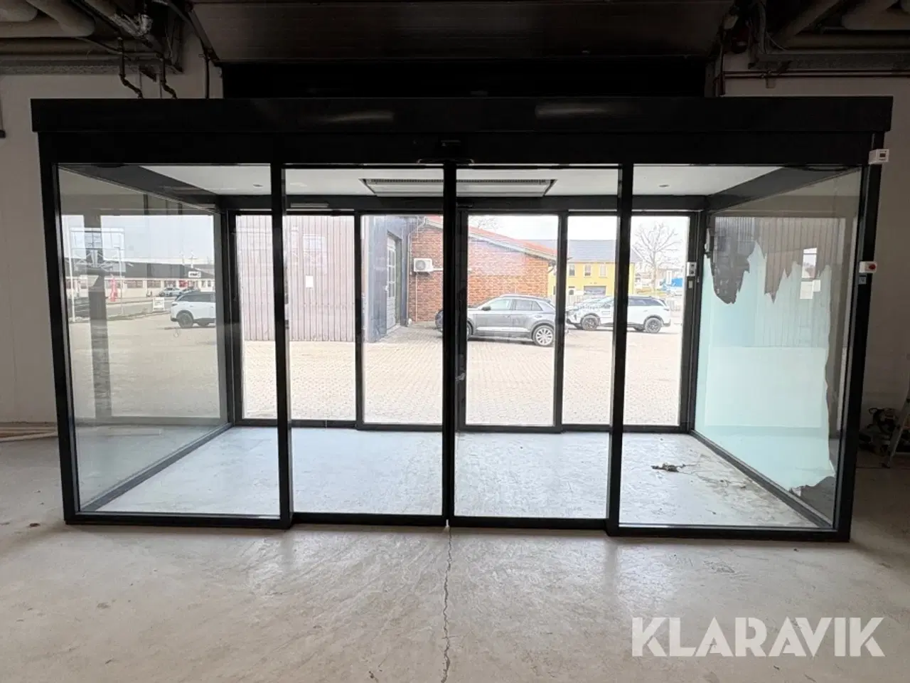 Billede 3 - Indgangsparti med vindfangssluse Record