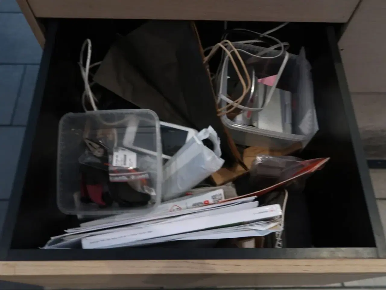 Billede 5 - Disk med indhold i skuffer