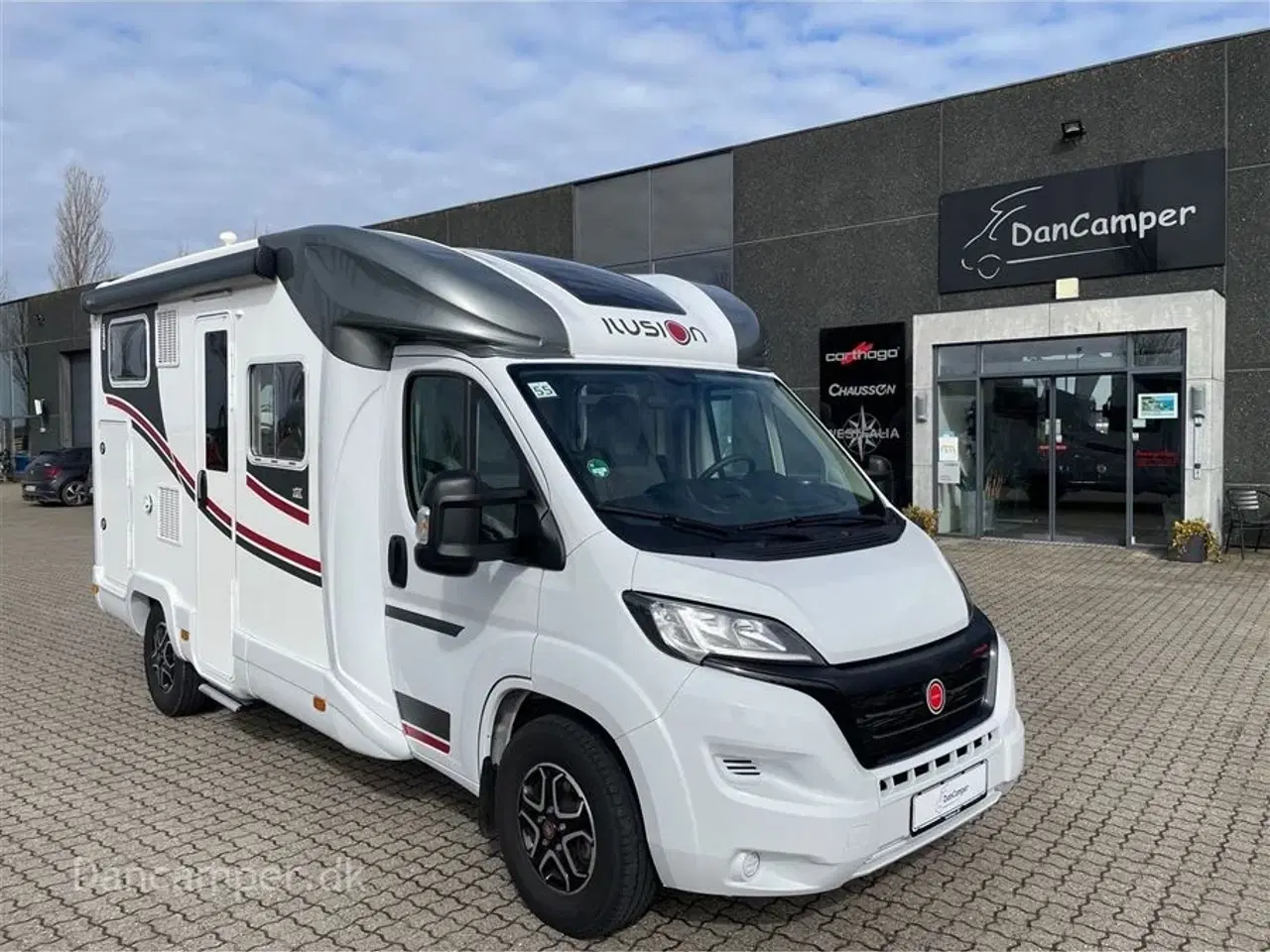 Billede 1 - 2023 - Ilusion   Ilusion XMK 590 Premium, flot lyst interiør, 180 Hk og 9 trins automatgear