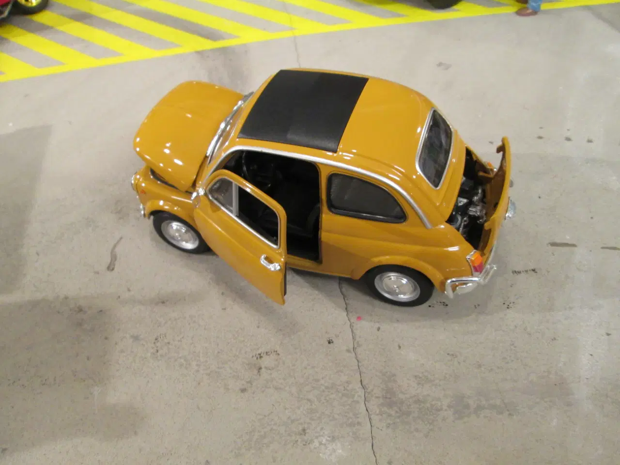 Billede 4 - Modelbil    Fiat 500L   Welly  1:18