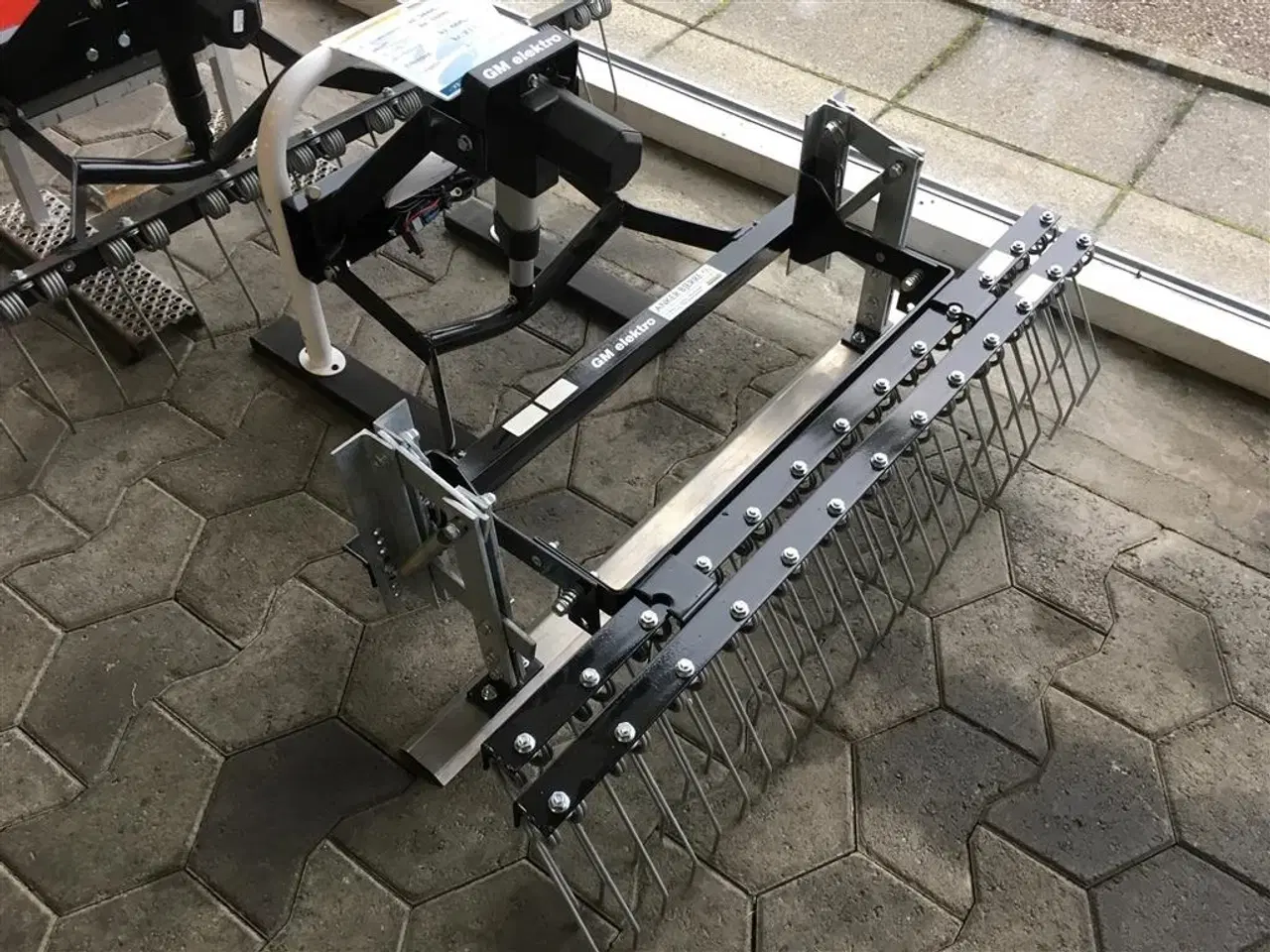 Billede 1 - - - - GM Elektro Kirkegårdsrive