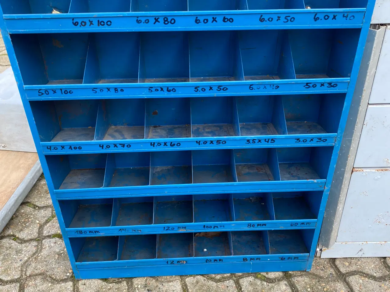 Billede 1 - Sortimentsreol