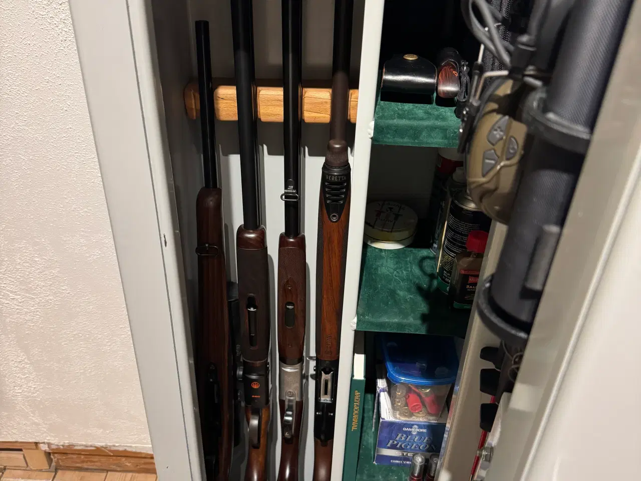 Billede 3 - Våbenskab 