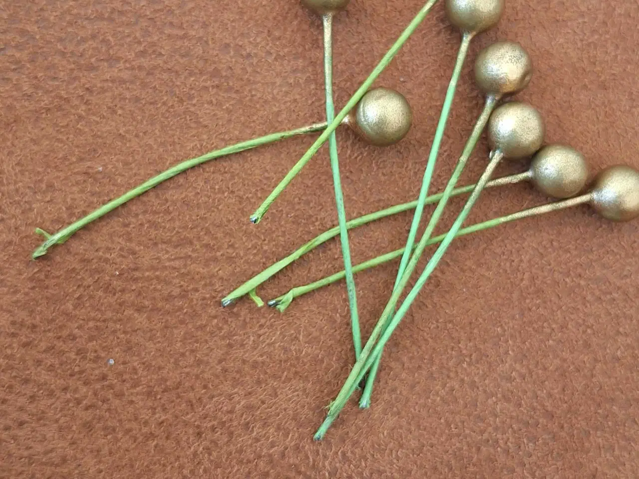 Billede 3 - Knopper til crepepapir blomster 