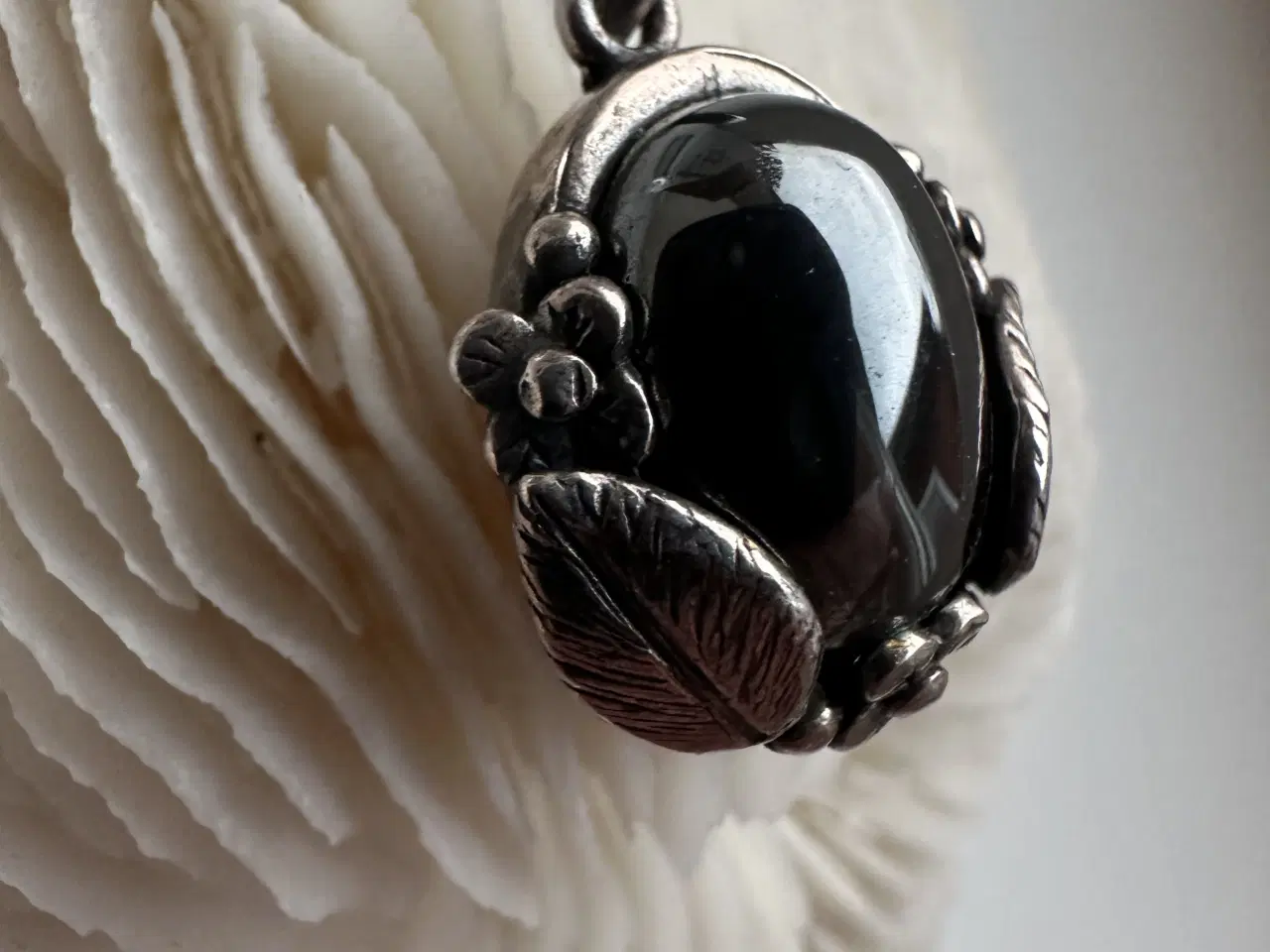 Billede 9 - To sølvvedhæng med halvædelsten. Læs beskrivelsen.