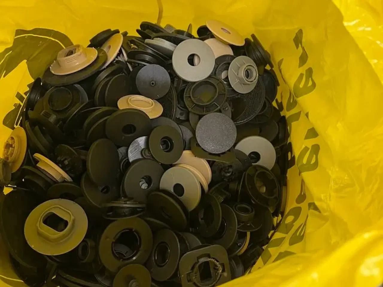 Billede 5 - 40 stk. & 12 poser med 2 eller 4 bilmåtter, ass. Farver og størrelser