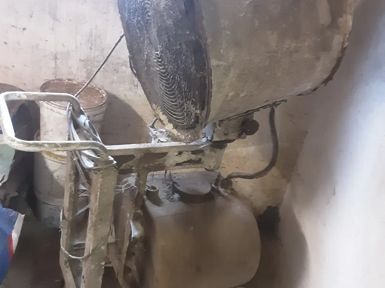 Billede 3 - Forstøver  har været brugt i stald 