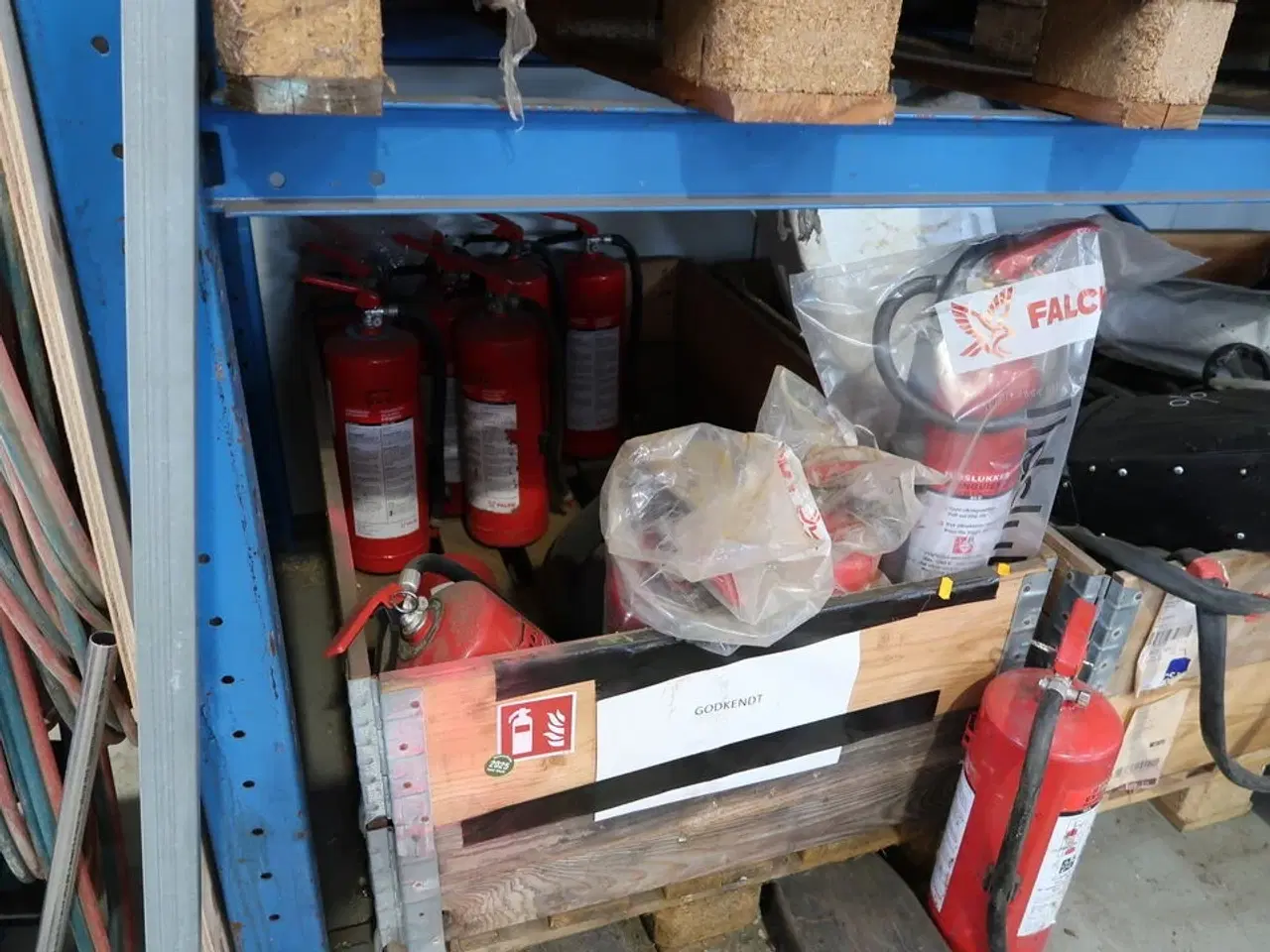 Billede 1 - Palle med div. Pulverslukkere m.m.