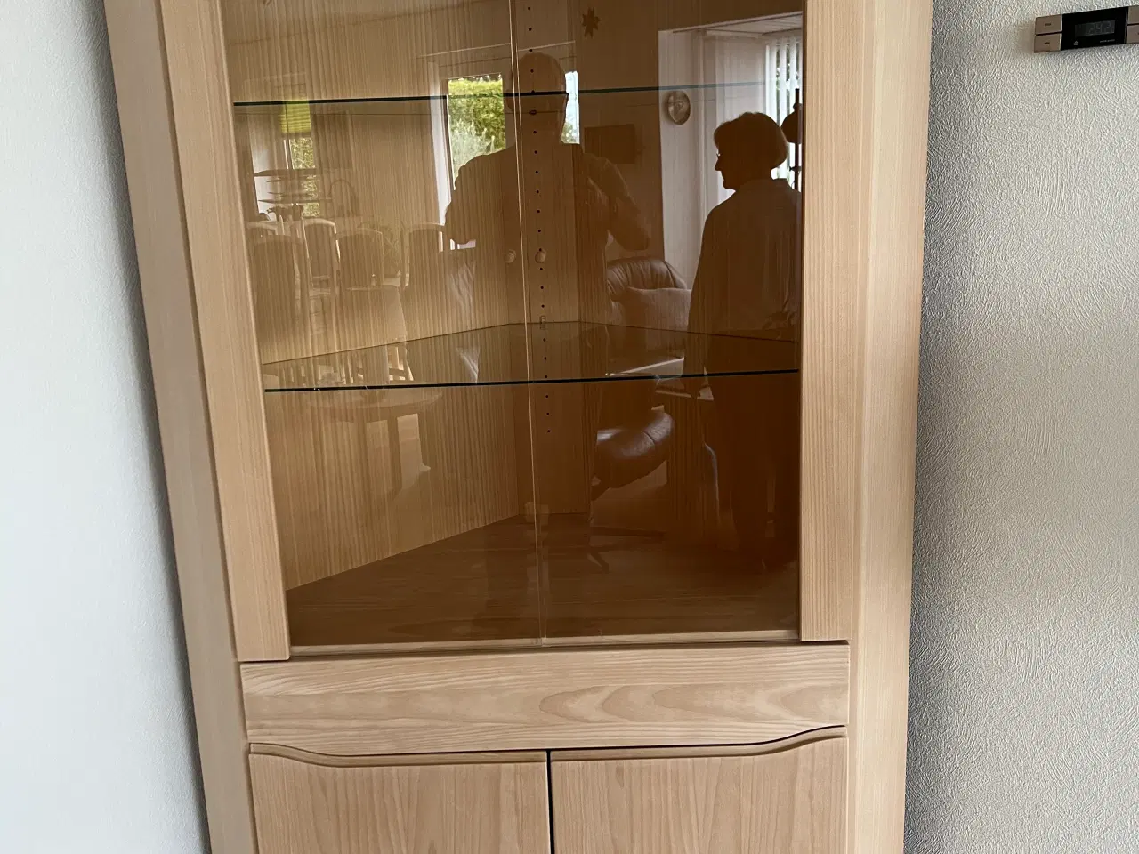 Billede 1 - skovby vitrine hjørneskab