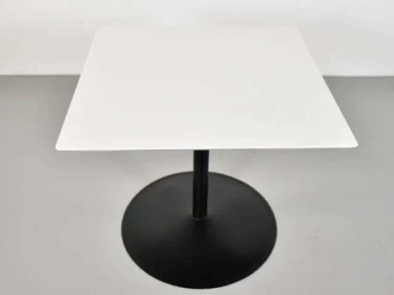 Billede 1 - Cafébord i hvid og sort