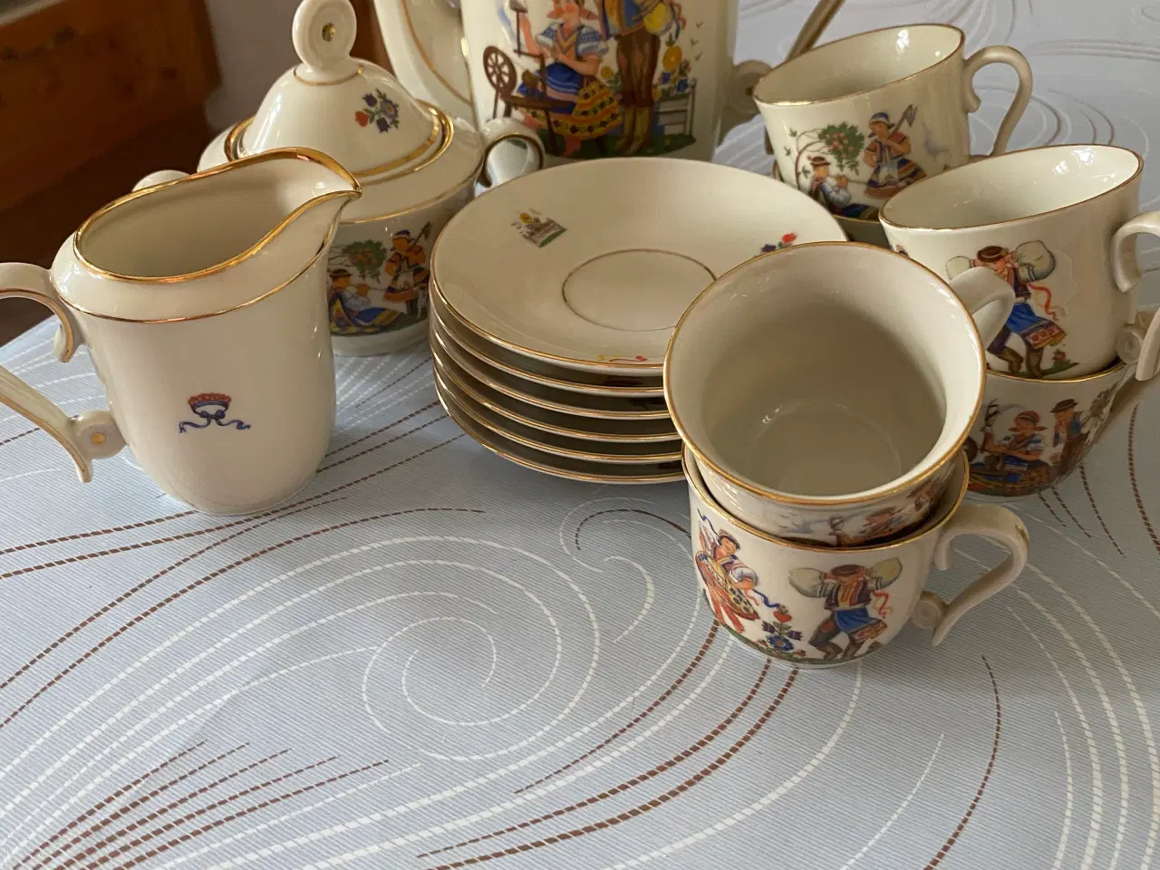 Billede 1 - Børne kaffestel med fint motiv