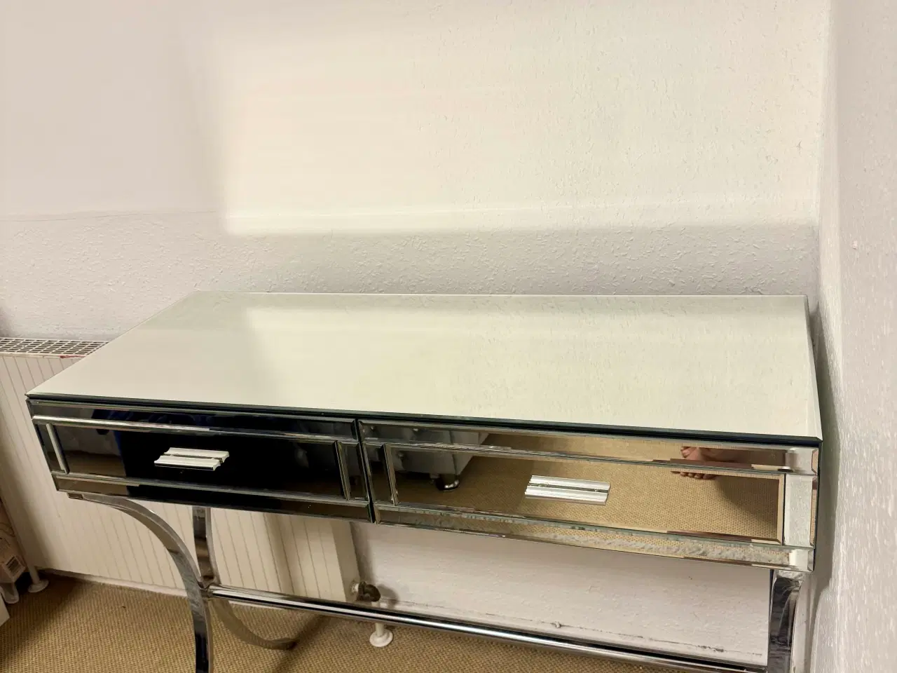 Billede 1 - Sminkebord af glas