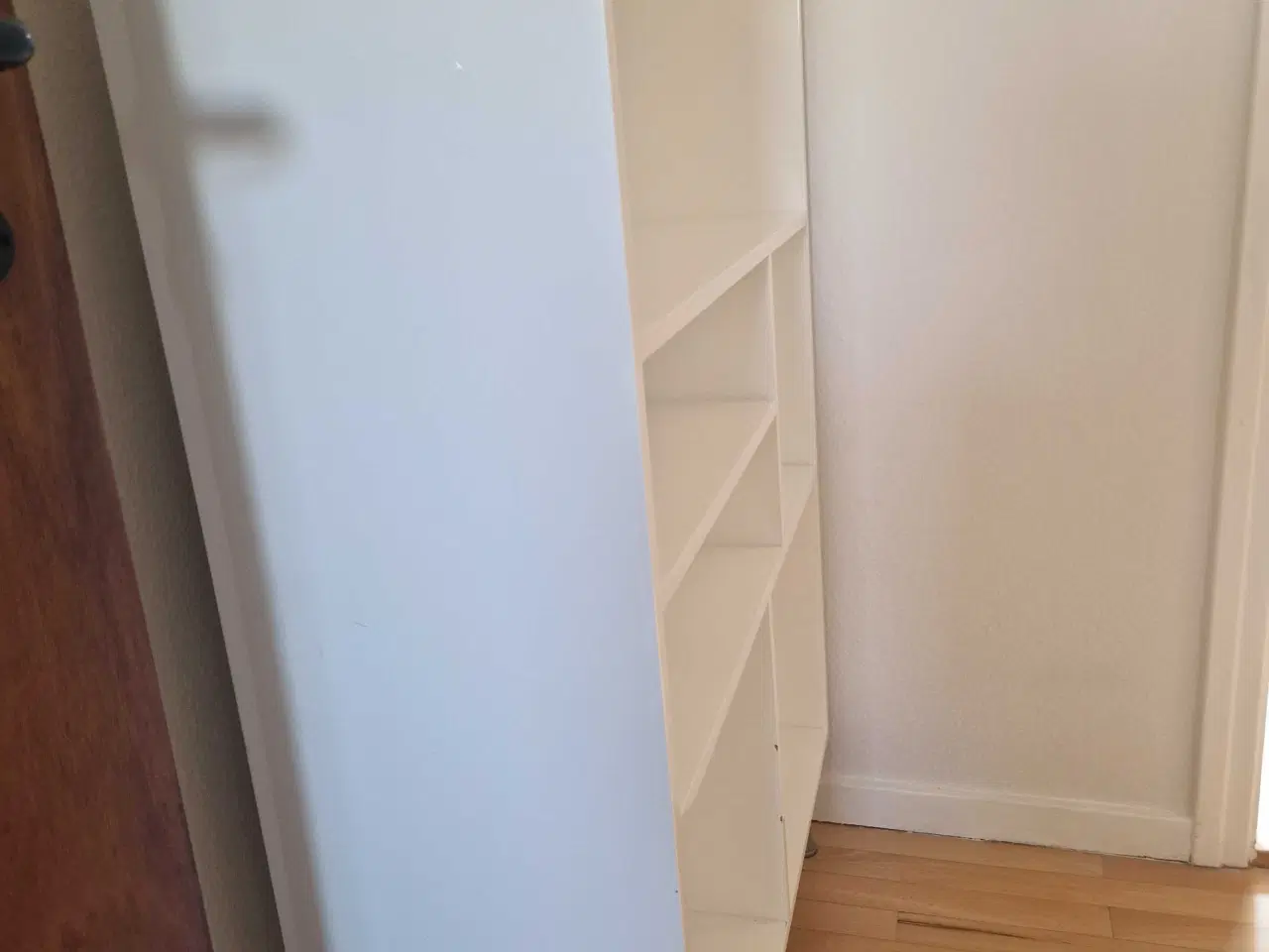 Billede 2 - Praktisk, meget anvendelig og flot reol