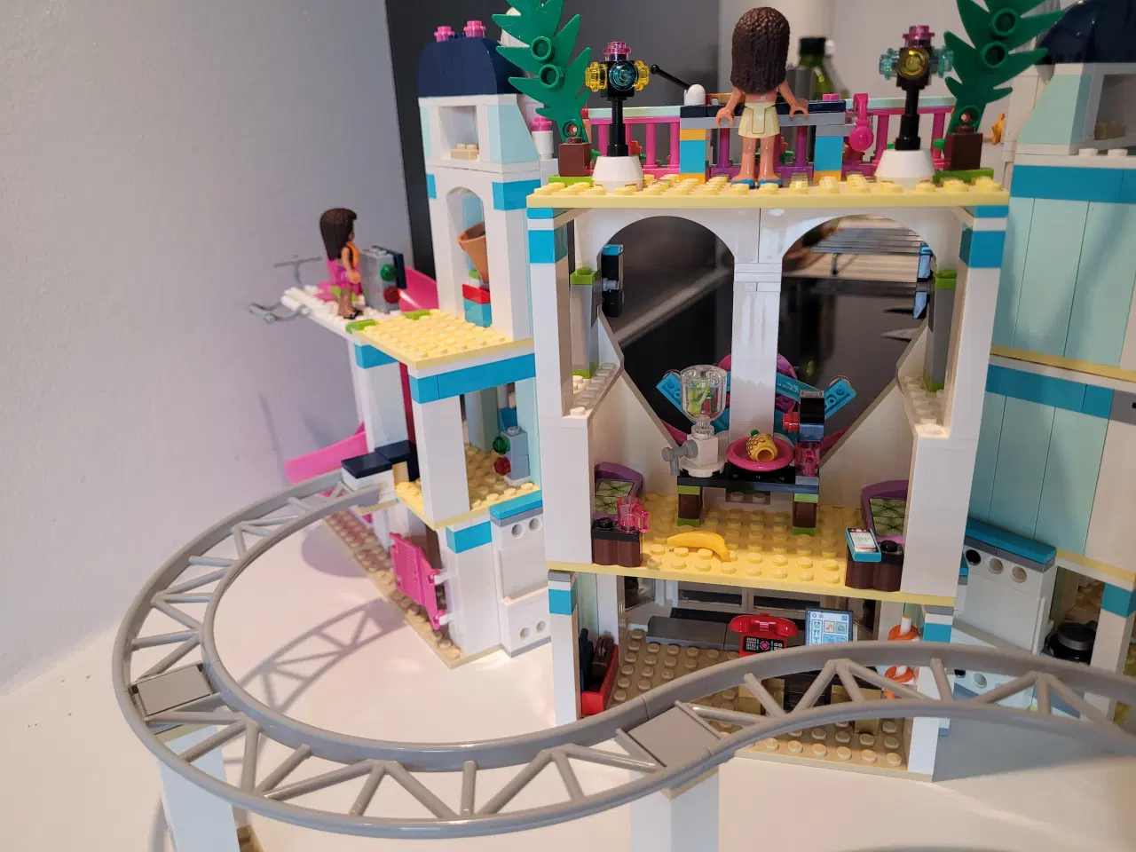 Billede 8 - Lego Friends, 41347 - Heartlake feriecenter 