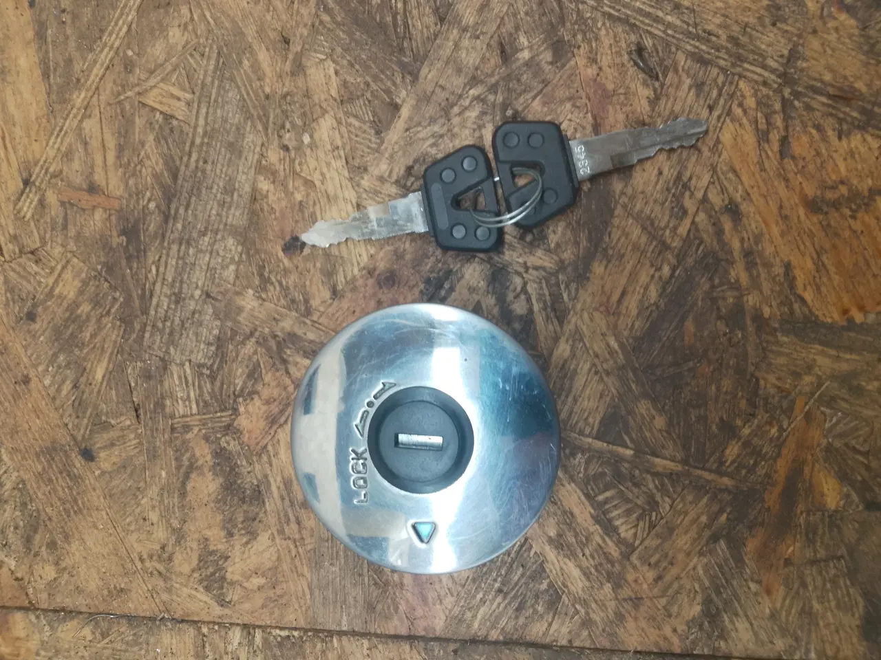 Billede 1 - Tankdæksel med 2 nøgler til pgo hot 50/big max/pmx