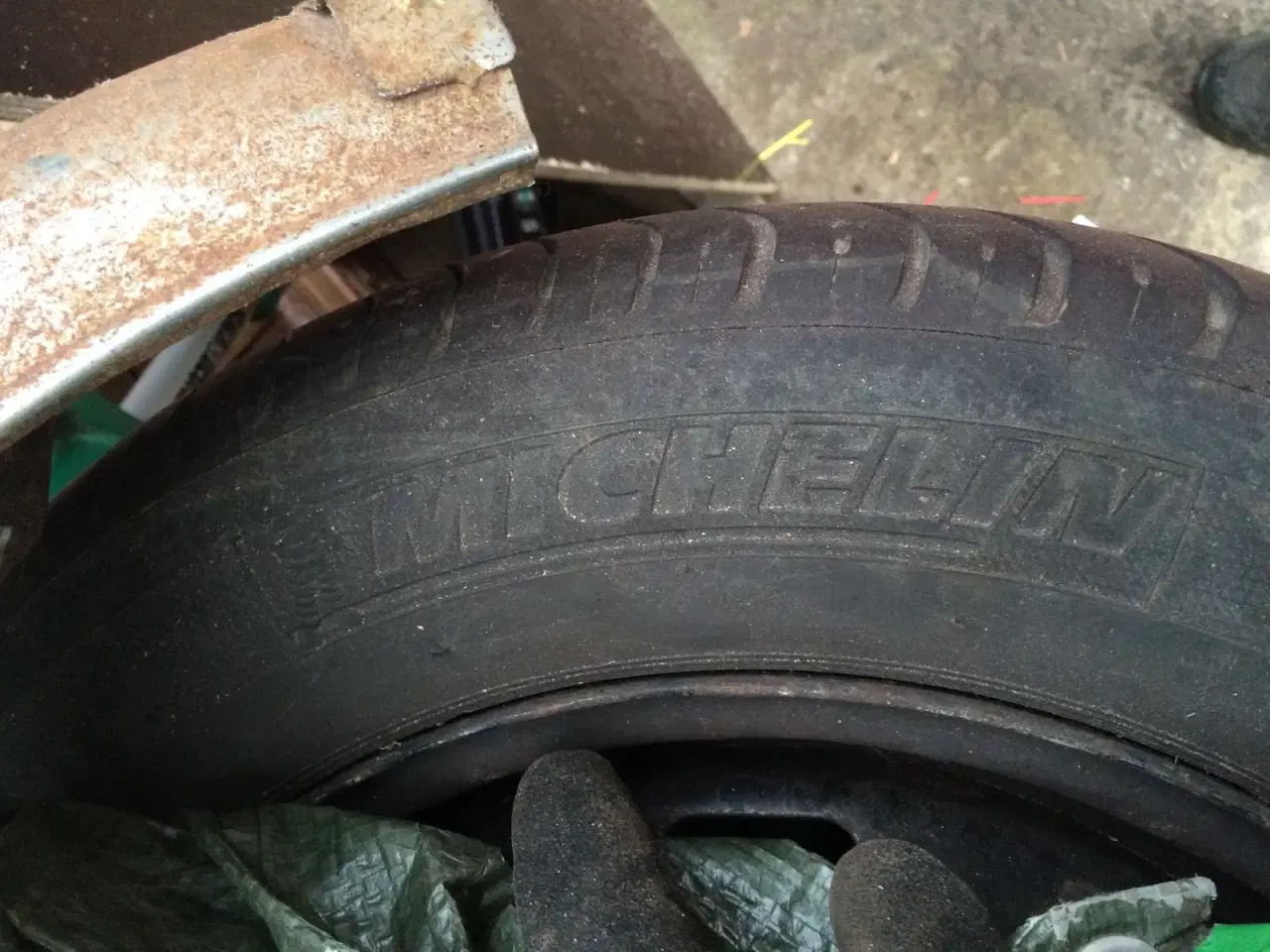 Billede 3 - Helårs dæk på stålfælge 175/65 r14