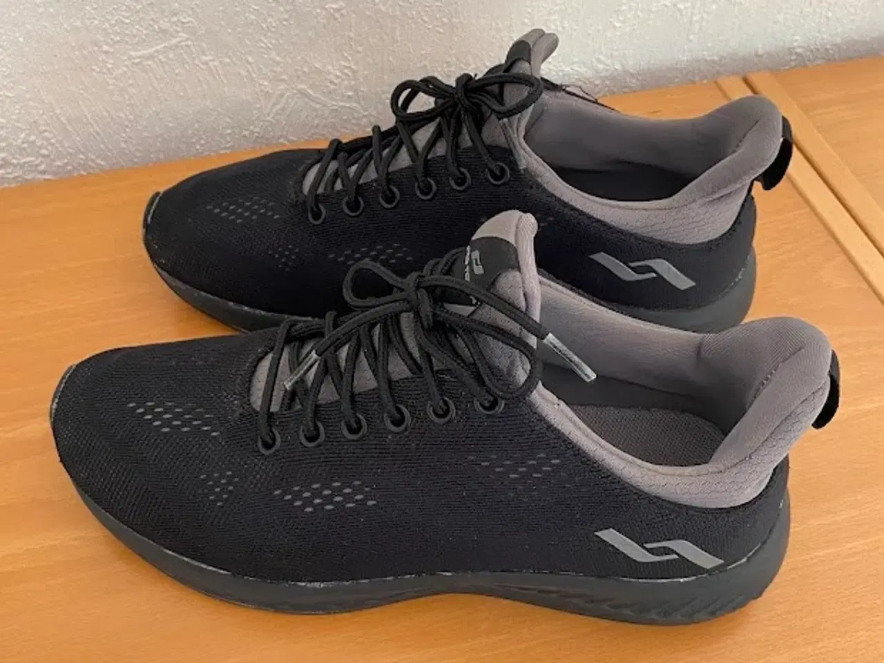 Billede 2 - ⭐️ Pro Touch OZ 1.0 Løbesko, sort - Str. 39