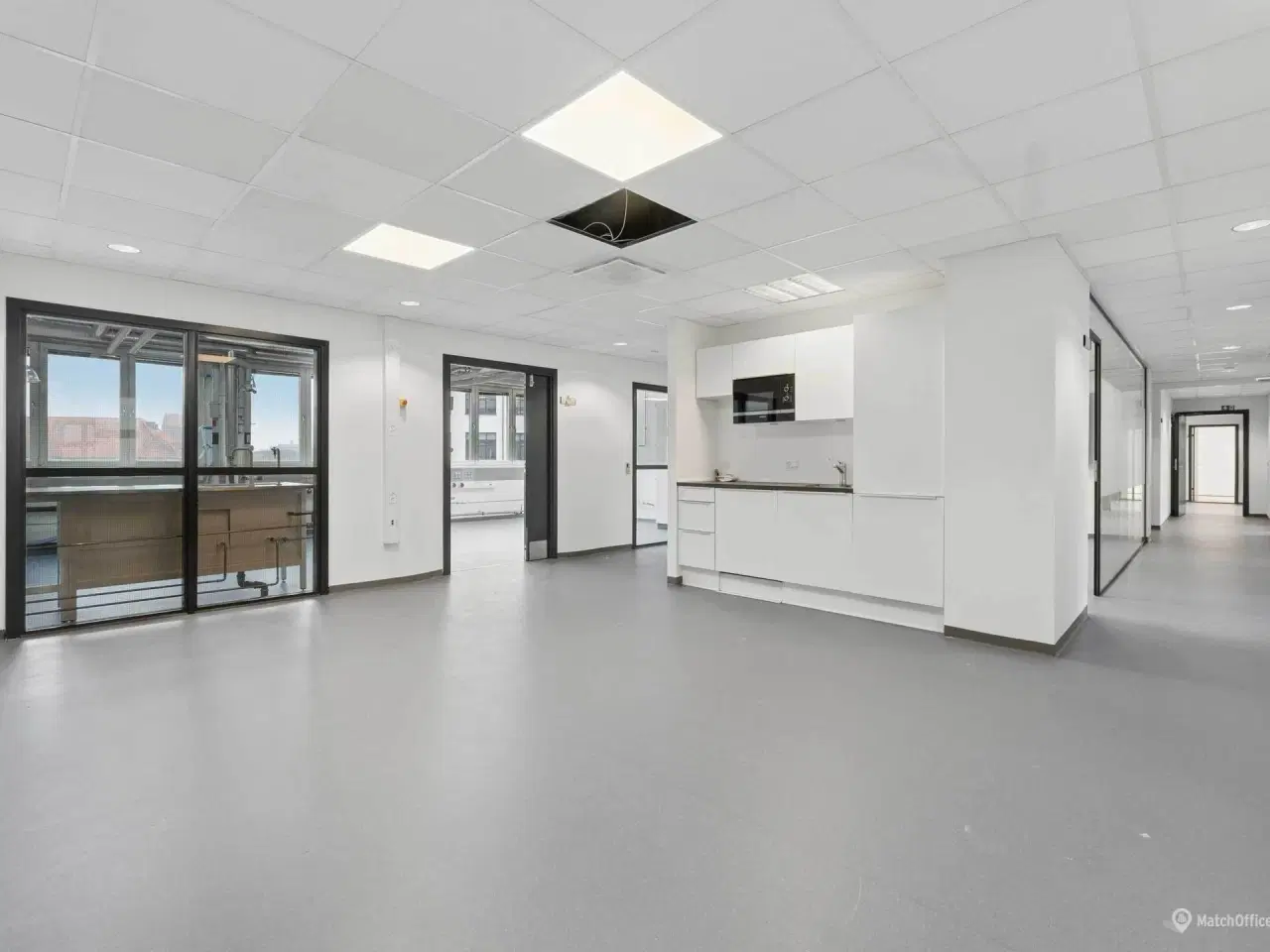 Billede 20 - Moderne og lyst laboratorium med kontor tæt på metro