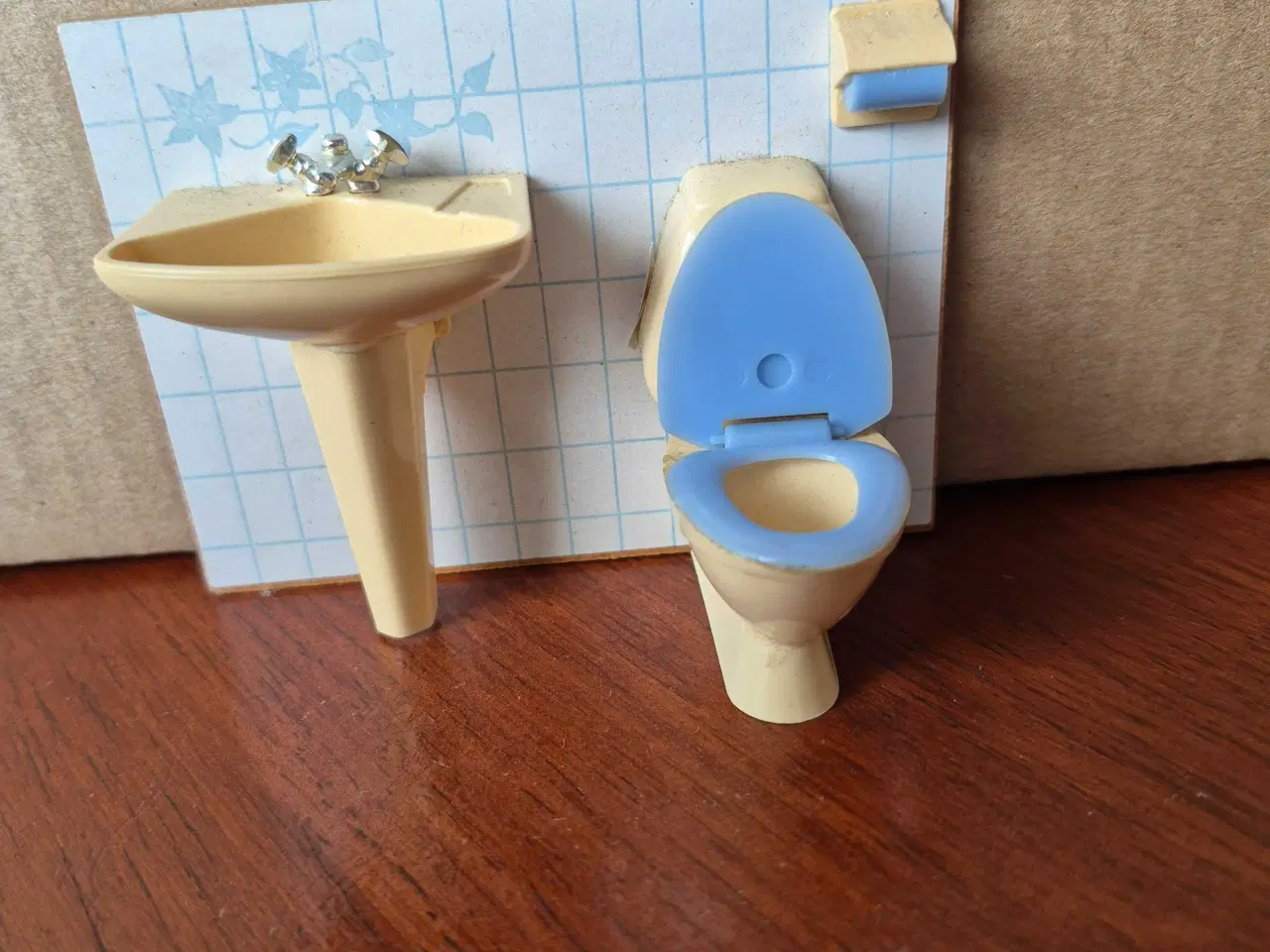 Billede 1 - Ældre dukkehus møbel