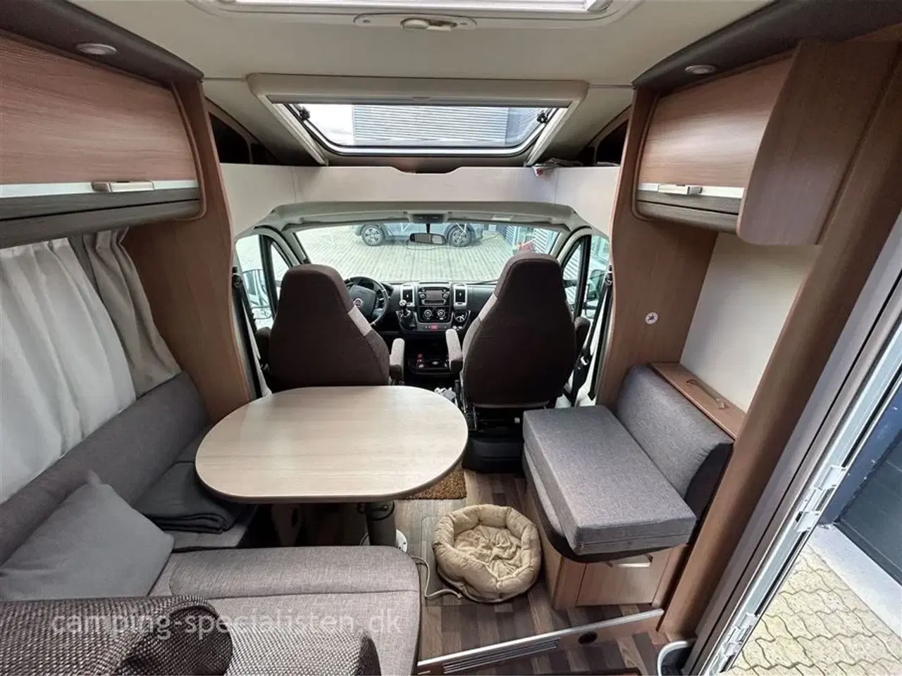 Billede 2 - 2016 - Knaus Sky TI 650 MEG   Knaus Sky Ti 650 MEG Silver Selection 2016 - Kommer i starten af 2026 hos Camping-Specialisten.dk