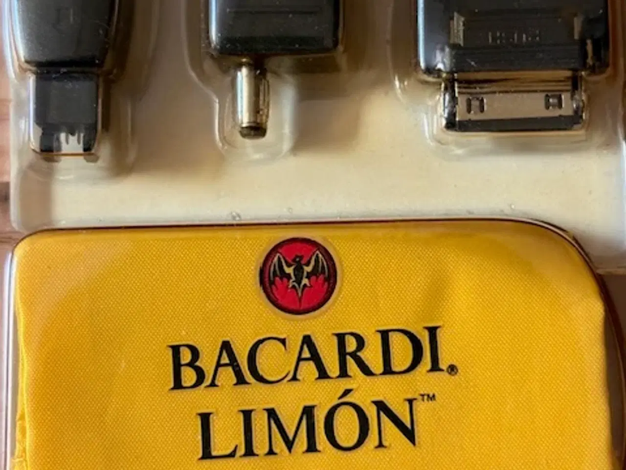Billede 2 - Travel mobile phone charger mrk. Bacardi Limon