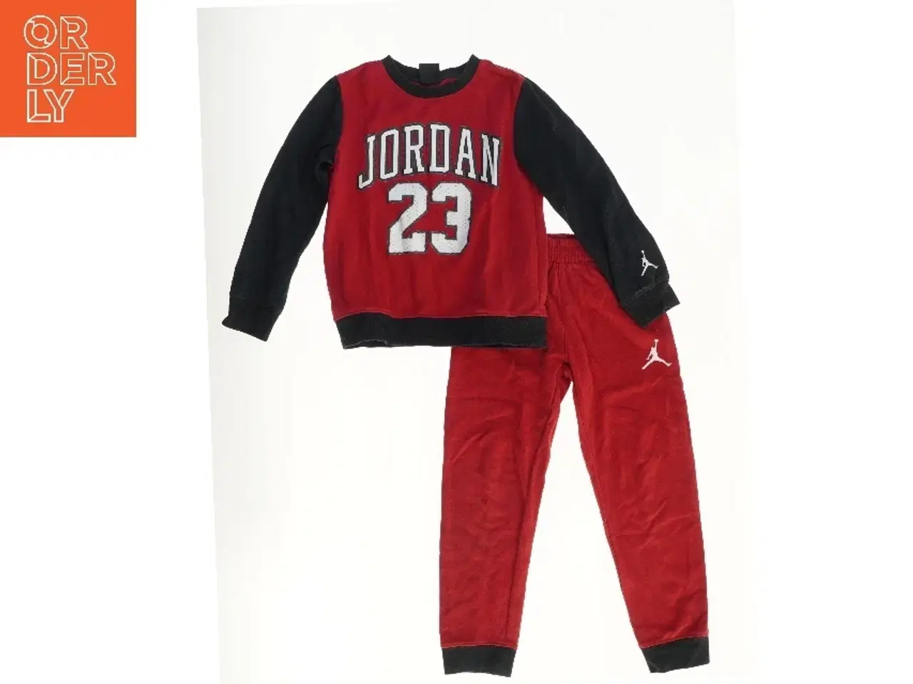 Billede 2 - Basketball-inspireret joggingsæt fra Jordan (str. 116)