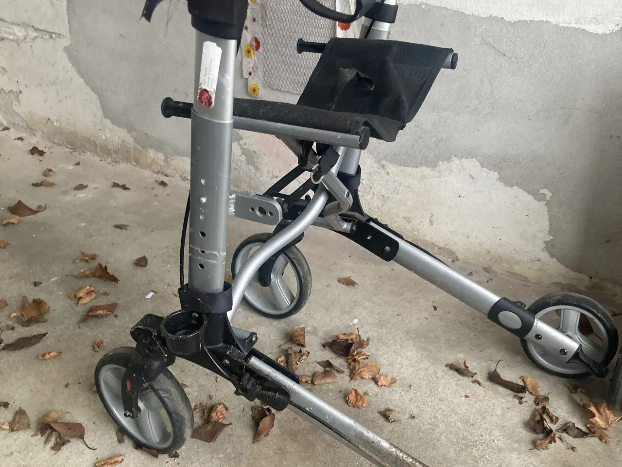 Billede 1 - Rollator m ringeklokke. 