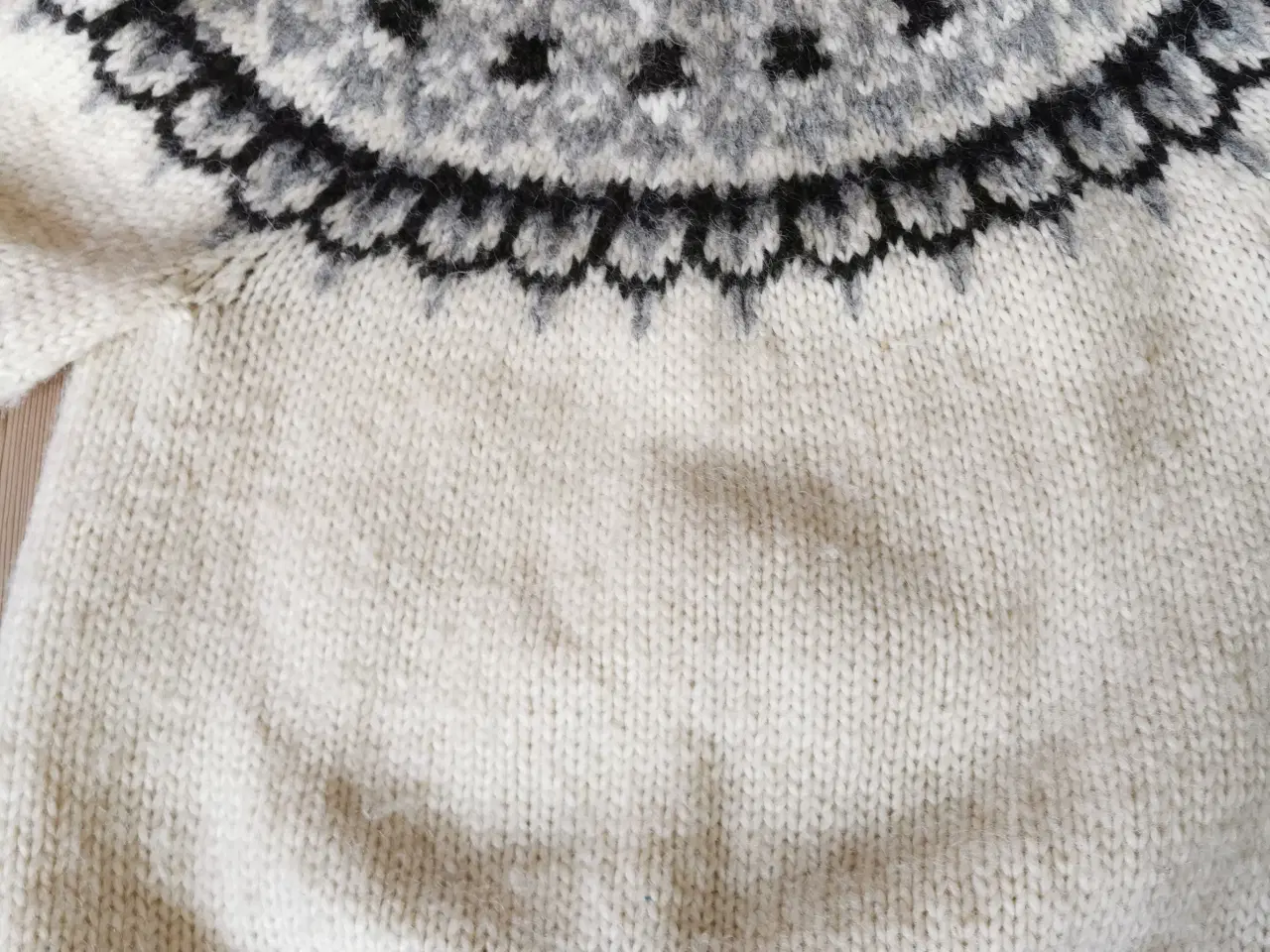 Billede 3 - Islandsk sweater med knapper 