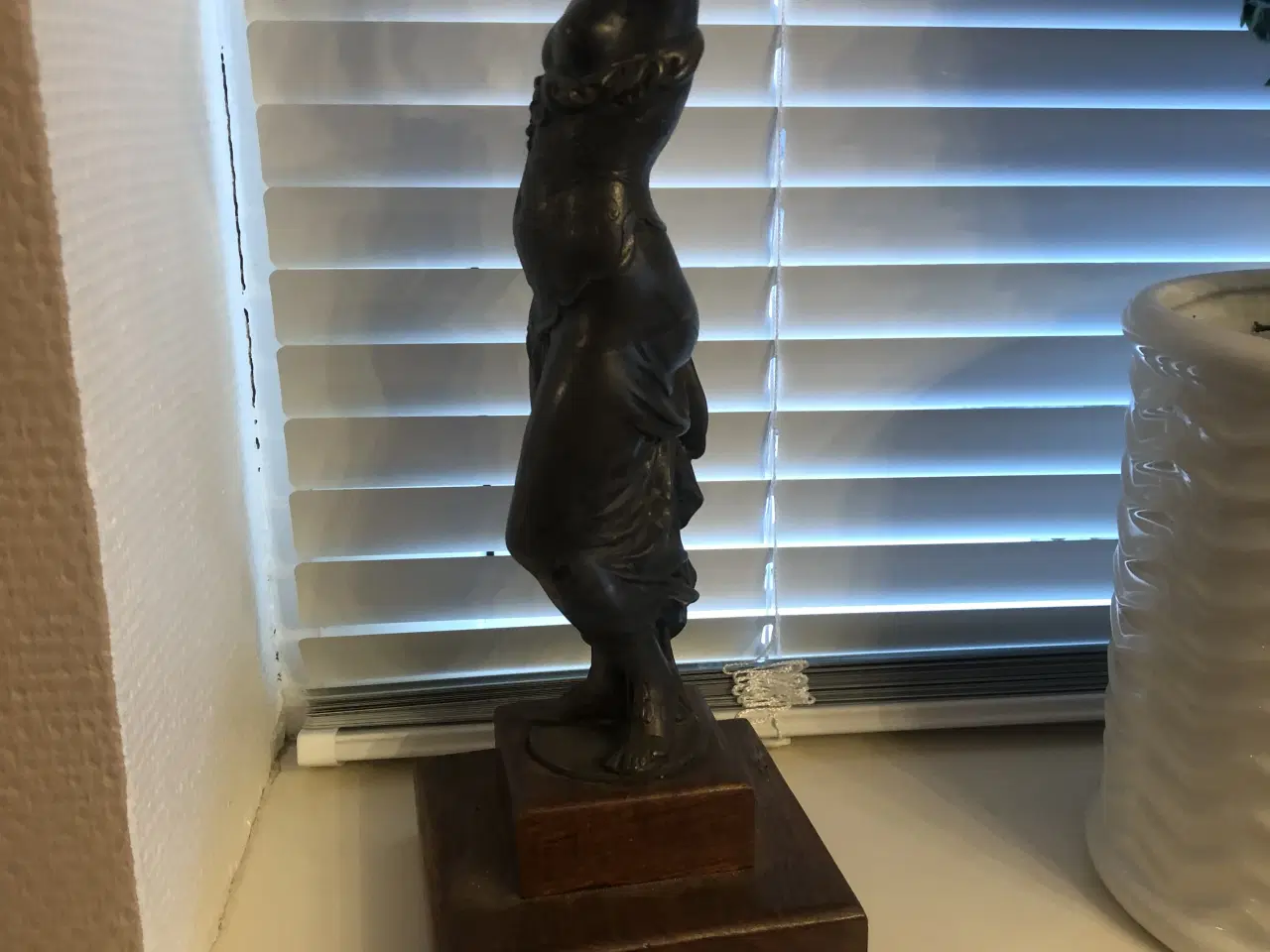 Billede 4 - Dame figur i bronze (oprindeligt lampe)