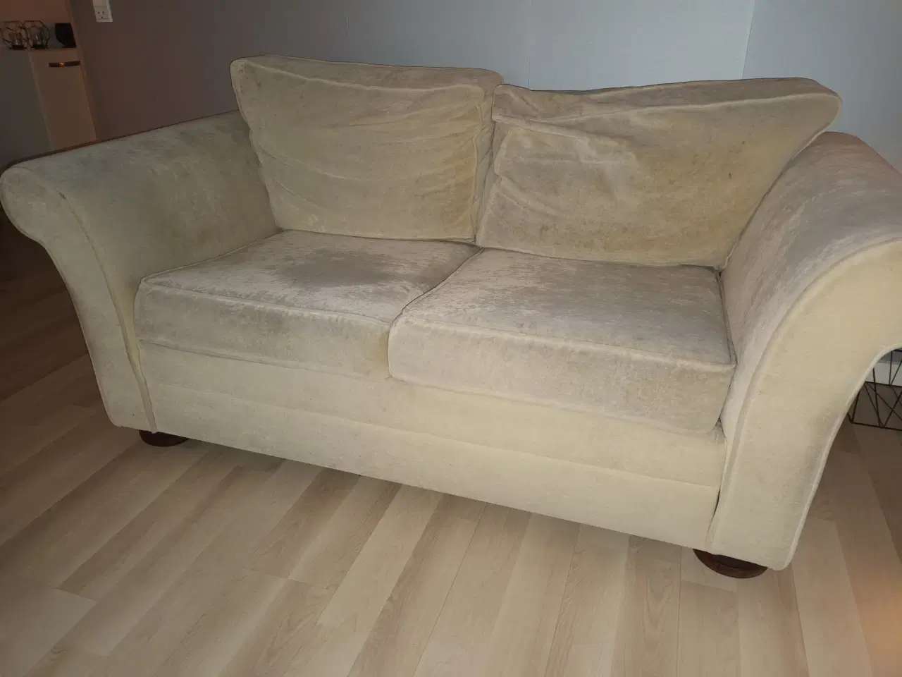 Billede 2 - Solid sofa