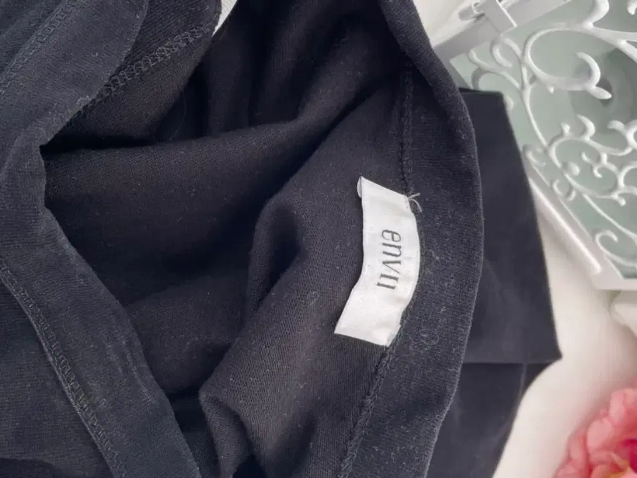 Billede 2 - Top fra Envii i mat sort 
