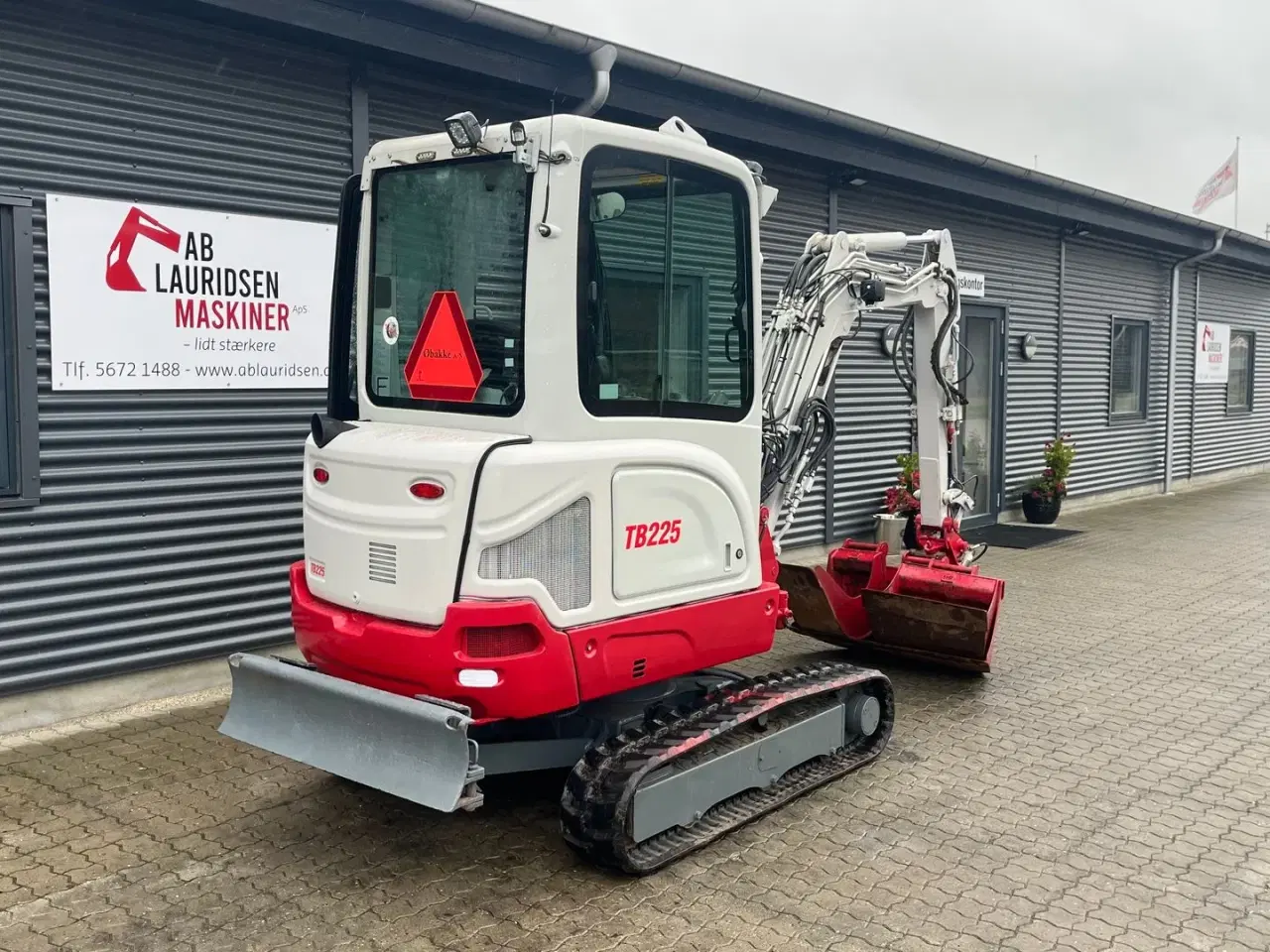 Billede 18 - Takeuchi TB225 Hydraulisk Tiltfæste, centralsmørring +3 skovle