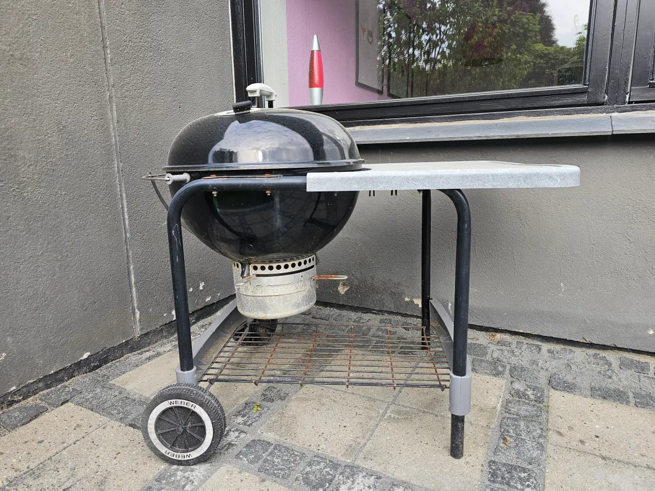 Billede 2 - Weber kuglegrill inkl. bord