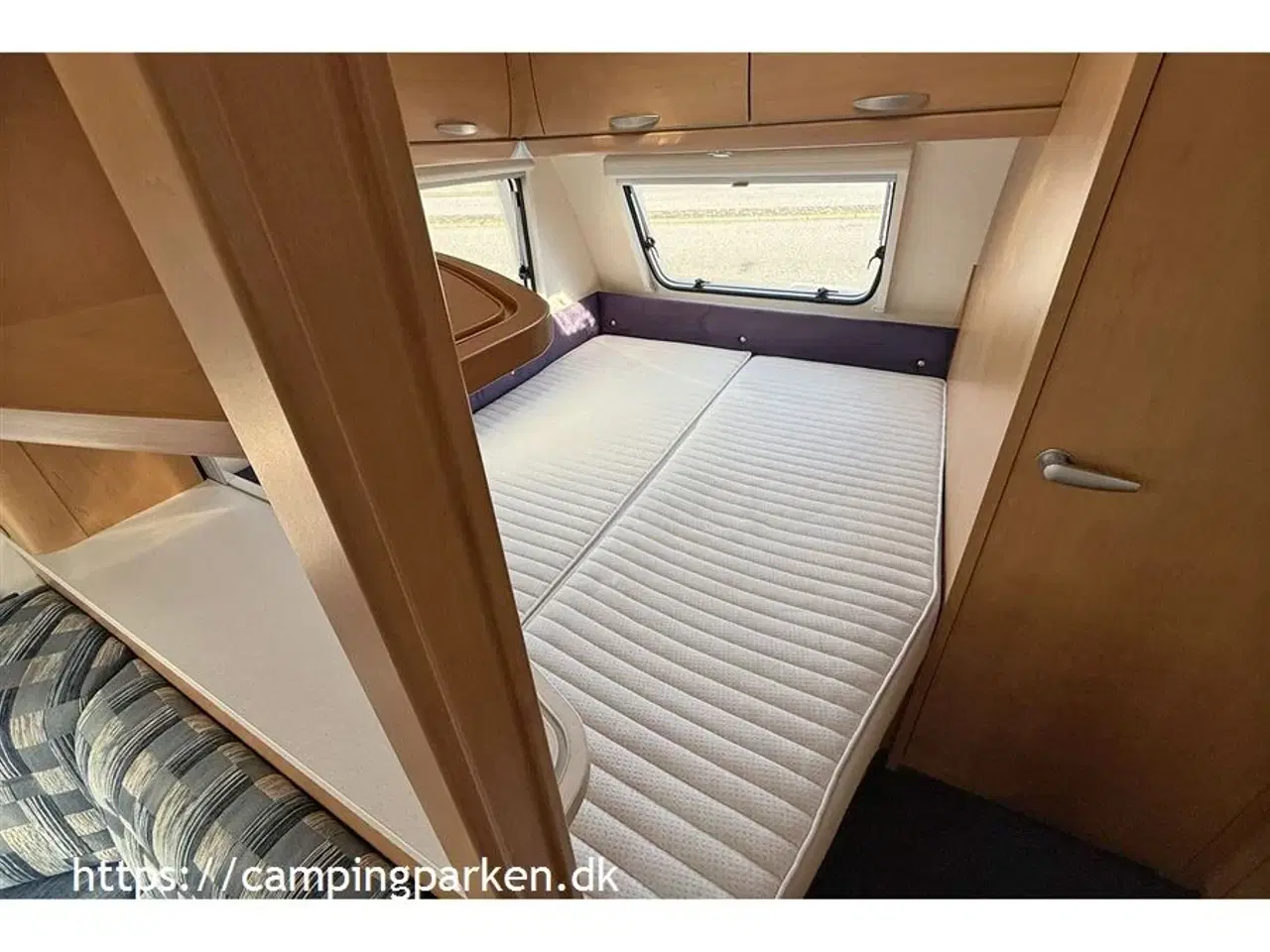 Billede 8 - 2007 - Knaus Südwind 550   Perfekt familievogn med dobbeltseng, køjer og 3 meter Isabella fortelt